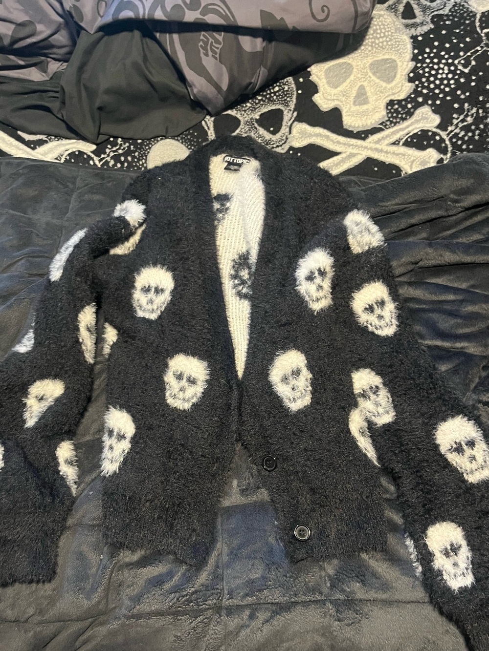 Goth winter hot topic skull cardigan sized medium
